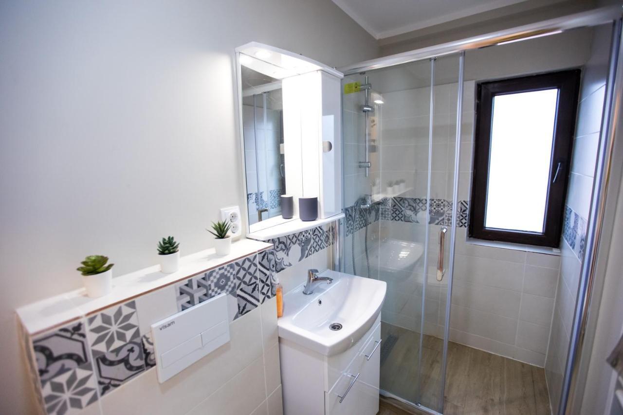 Travel Homzzz Central Apartments - Tusnad Targu Mures Exterior photo